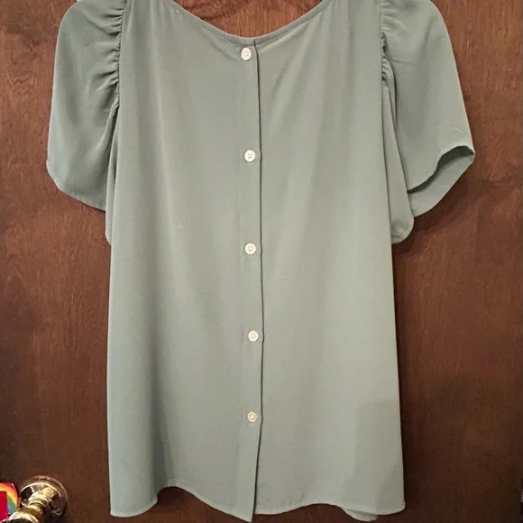Women’s top by Loft. Medium with short sleeves and button down back, so cute. - Picture 4 of 4